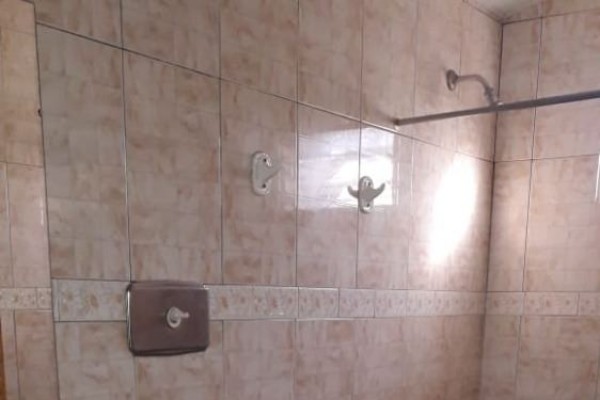 CASA CON PARQUE EN BARRIO SOL Y RIO