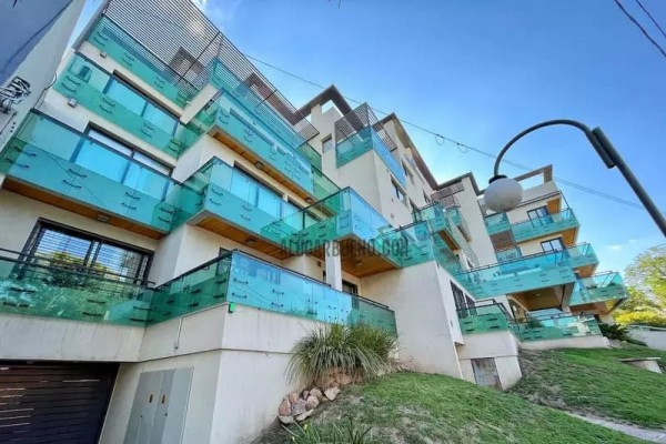 DEPARTAMENTO PARA 6/7 PERSONAS CON PILETA - CENTRICO - COCHERA - EQUIPAMIENTO FULL
