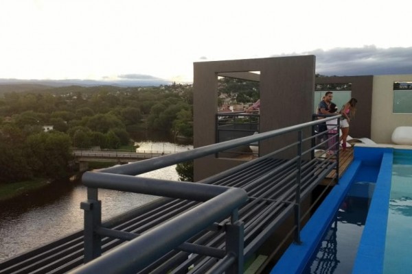 DEPARTAMENTO PARA 6/7 PERSONAS CON PILETA - CENTRICO - COCHERA - EQUIPAMIENTO FULL