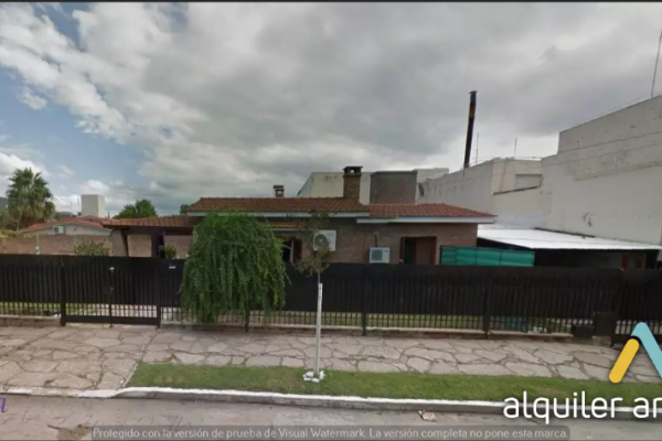 CHALET PARA 6 PERSONAS CON PARQUE - PILETA - COCHERA, A METROS DEL LAGO