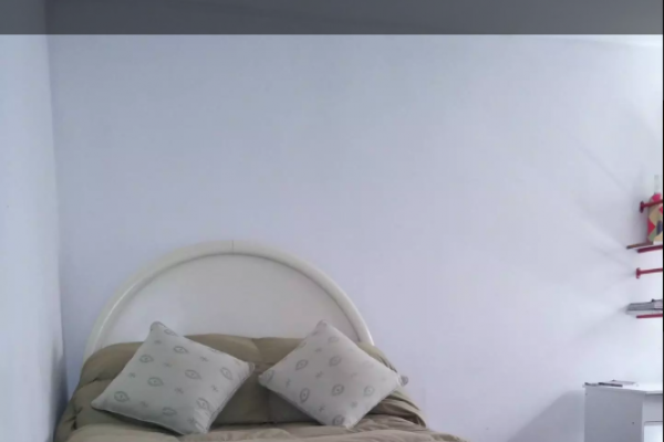 CHALET PARA 6 PERSONAS CON PARQUE - PILETA - COCHERA, A METROS DEL LAGO