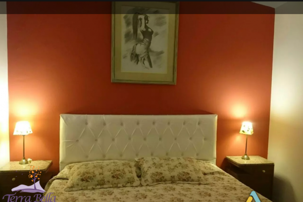 CHALET PARA 6 PERSONAS CON PARQUE - PILETA - COCHERA, A METROS DEL LAGO