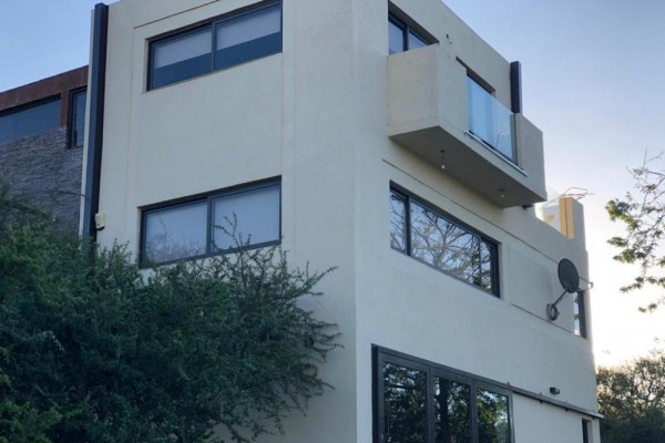 HERMOSA CASA EN BARRIO CERRADO DE MONTAÑA CON PILETA PARA 8 PERSONAS