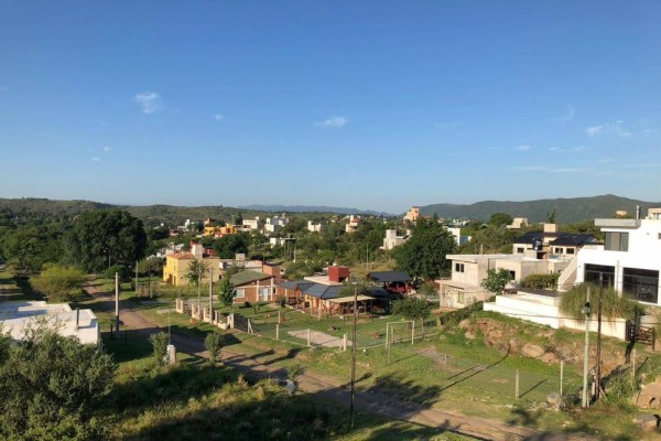 HERMOSA CASA EN BARRIO CERRADO DE MONTAÑA CON PILETA PARA 8 PERSONAS
