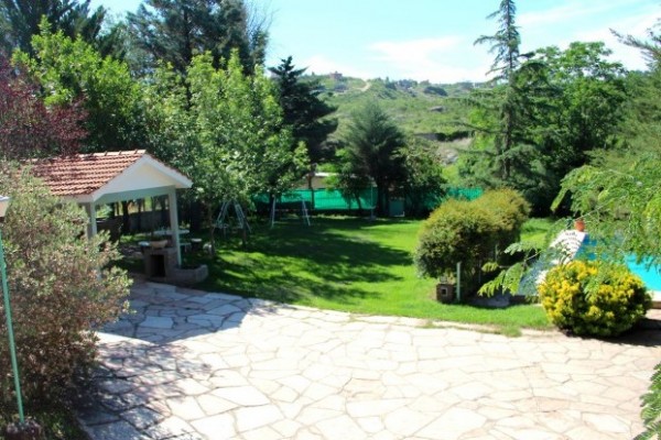 CASA PARA 10 PERSONAS CON GRAN PARQUE. PISCINA. VISTA AL RIO