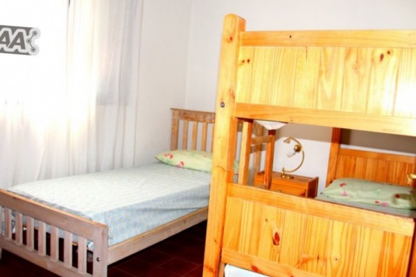 CASA PARA 10 PERSONAS CON GRAN PARQUE. PISCINA. VISTA AL RIO