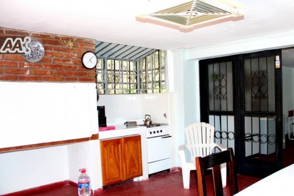 CASA PARA 10 PERSONAS CON GRAN PARQUE. PISCINA. VISTA AL RIO
