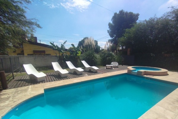 DUPLEX PARA 2 A 6 PERSONAS CON PILETA COMPARTIDA. PARRILLA. COCHERA. EQUIPAMIENTO FULL