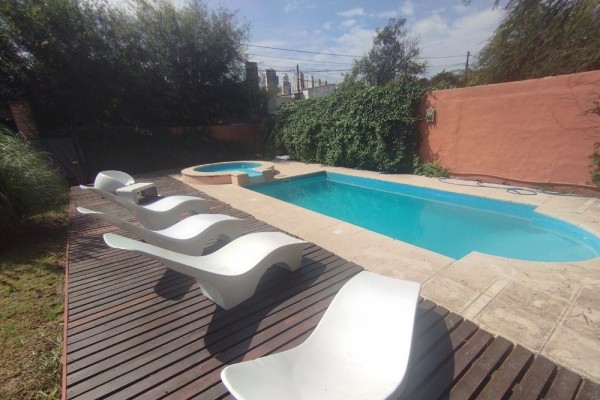 DUPLEX PARA 2 A 6 PERSONAS CON PILETA COMPARTIDA. PARRILLA. COCHERA. EQUIPAMIENTO FULL