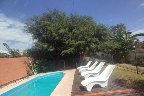 DUPLEX PARA 2 A 6 PERSONAS CON PILETA COMPARTIDA. PARRILLA. COCHERA. EQUIPAMIENTO FULL