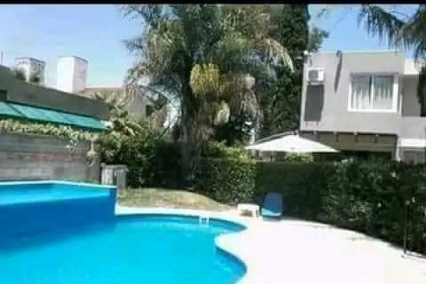 DUPLEX PARA 4 PERSONAS CON PILETA, COCHERA, QUINCHO