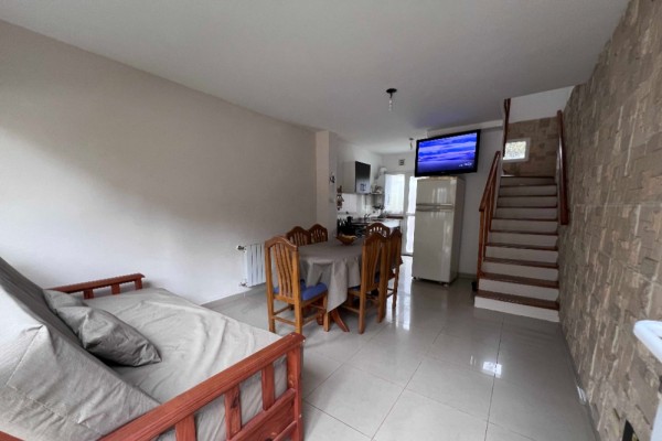 DUPLEX PARA 4 PERSONAS CON PILETA, COCHERA, QUINCHO