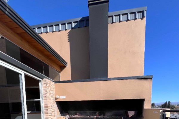 DEPARTAMENTO PARA 4 PERSONAS CON PILETA, COCHERA, QUINCHO A METROS DEL LAGO SAN ROQUE