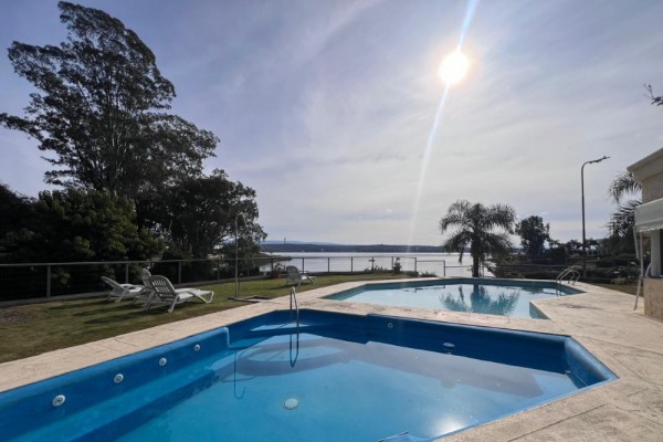 EXCLUSIVO CONDOMINIO SOBRE EL LAGO! PISCINA CLIMATIZADA, QUIMNCHO, BAJADA PROPIA!