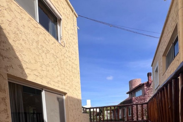 EXCLUSIVO CONDOMINIO SOBRE EL LAGO! PISCINA CLIMATIZADA, QUIMNCHO, BAJADA PROPIA!