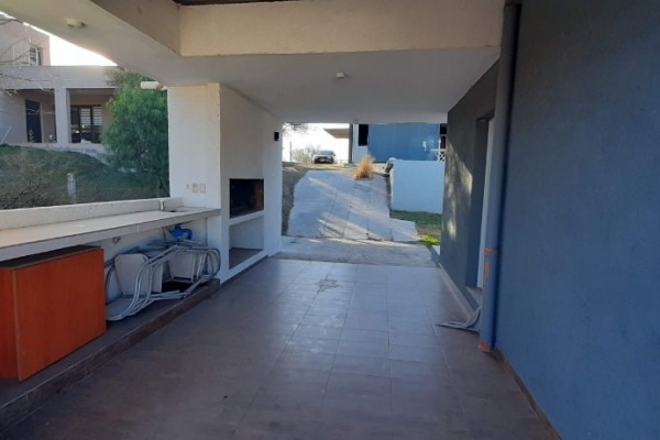 HERMOSA CASA DE CATEGORIA PARA 11 PERSONAS CON PILETA, QUINCHO, VISTA 