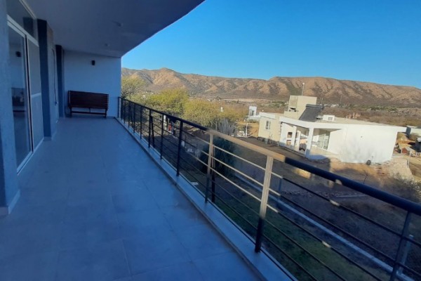 HERMOSA CASA DE CATEGORIA PARA 11 PERSONAS CON PILETA, QUINCHO, VISTA 