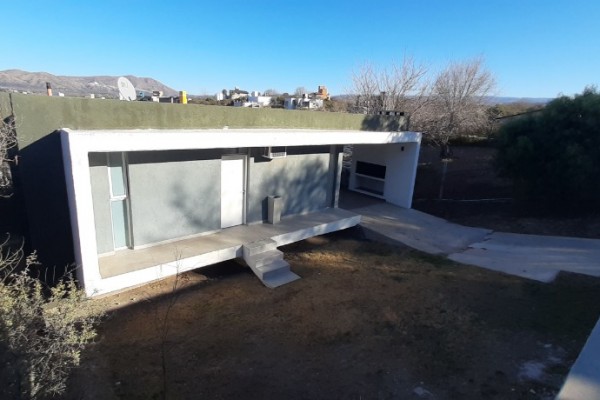 HERMOSA CASA DE CATEGORIA PARA 11 PERSONAS CON PILETA, QUINCHO, VISTA 