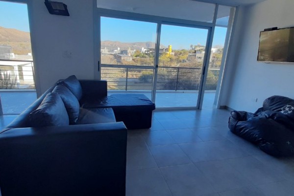 HERMOSA CASA DE CATEGORIA PARA 11 PERSONAS CON PILETA, QUINCHO, VISTA 