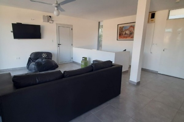 HERMOSA CASA DE CATEGORIA PARA 11 PERSONAS CON PILETA, QUINCHO, VISTA 