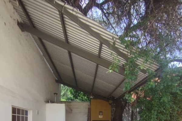 CABAÑA 5: 1 DORMITORIO CON COCHERA Y PARRILLA