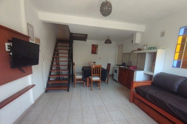CABAÑA 5: 1 DORMITORIO CON COCHERA Y PARRILLA