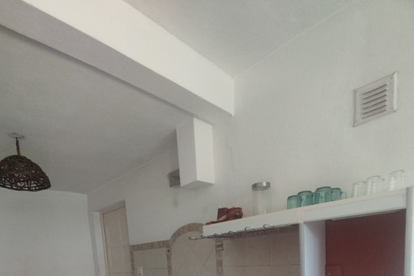 CABAÑA 5: 1 DORMITORIO CON COCHERA Y PARRILLA