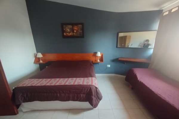 CABAÑA 5: 1 DORMITORIO CON COCHERA Y PARRILLA