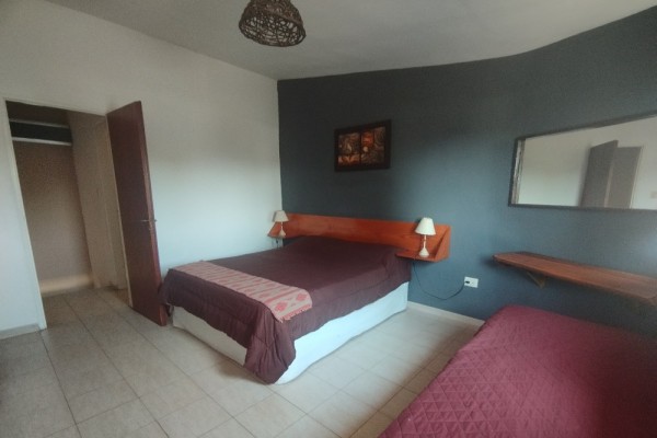 CABAÑA 5: 1 DORMITORIO CON COCHERA Y PARRILLA