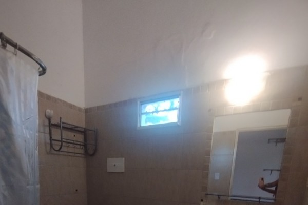 CABAÑA 5: 1 DORMITORIO CON COCHERA Y PARRILLA