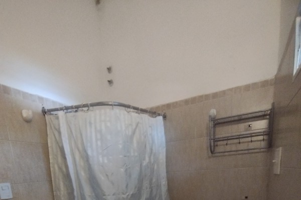 CABAÑA 5: 1 DORMITORIO CON COCHERA Y PARRILLA