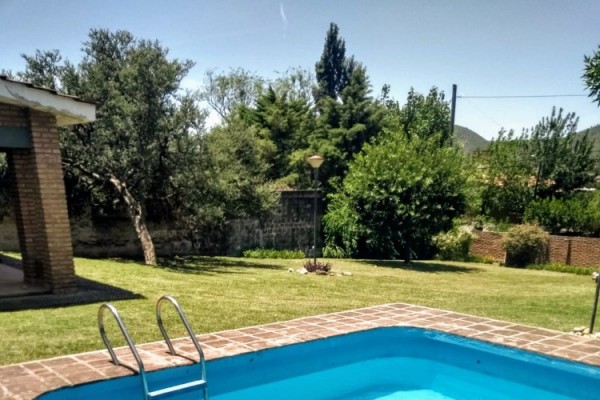 CASA CON PARQUE Y PILETA PARA 5 PERSONAS