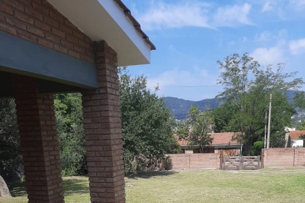 CASA CON PARQUE Y PILETA PARA 5 PERSONAS