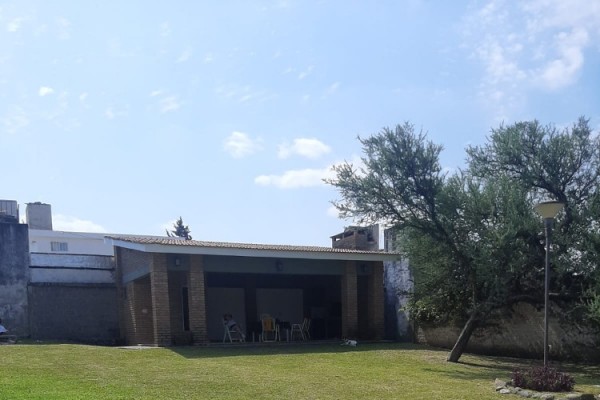 CASA CON PARQUE Y PILETA PARA 5 PERSONAS