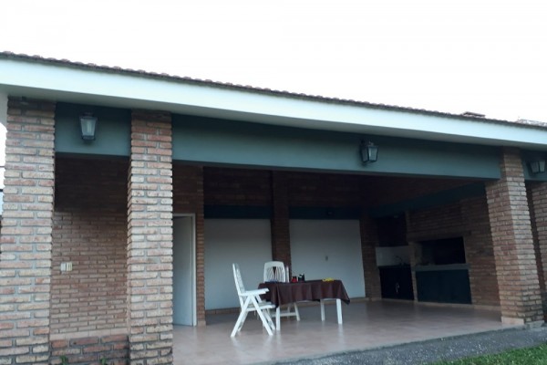 CASA CON PARQUE Y PILETA PARA 5 PERSONAS