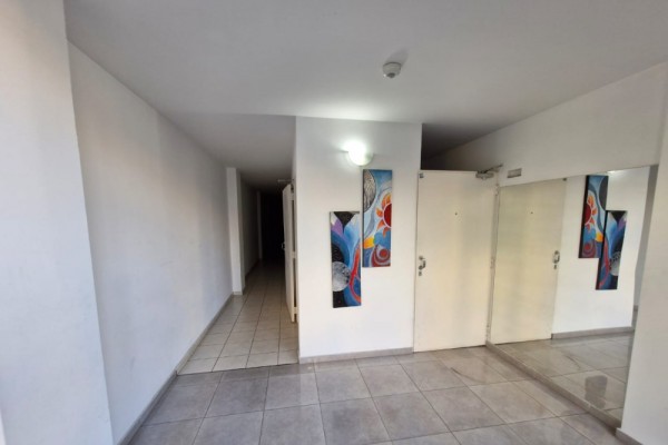 DEPARTAMENTO CENTRICO - UN DORMITORIO CON BALCON-PISCINA-COCHERA