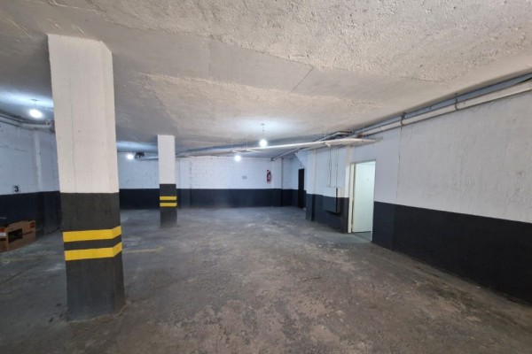 DEPARTAMENTO CENTRICO - UN DORMITORIO CON BALCON-PISCINA-COCHERA