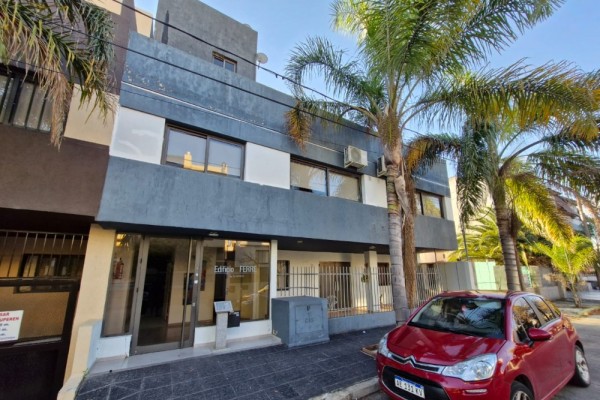 DEPARTAMENTO CENTRICO - UN DORMITORIO CON BALCON-PISCINA-COCHERA