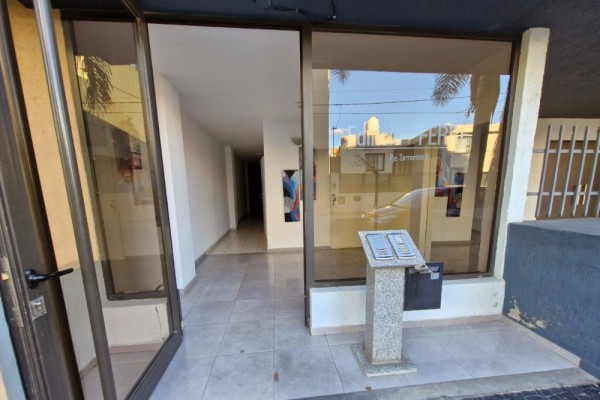 DEPARTAMENTO CENTRICO - UN DORMITORIO CON BALCON-PISCINA-COCHERA