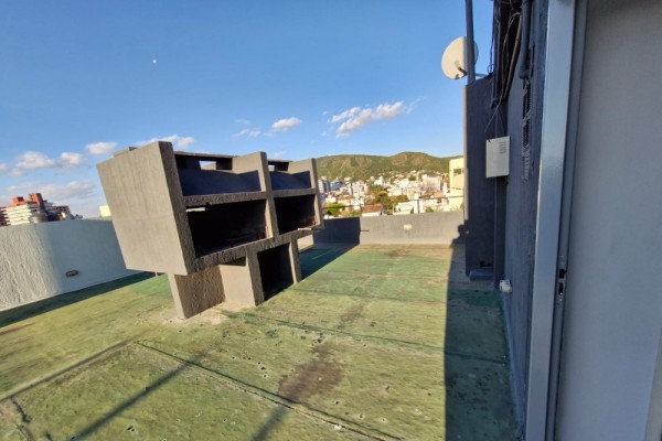 DEPARTAMENTO CENTRICO - UN DORMITORIO CON BALCON-PISCINA-COCHERA