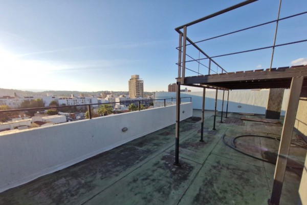 DEPARTAMENTO CENTRICO - UN DORMITORIO CON BALCON-PISCINA-COCHERA