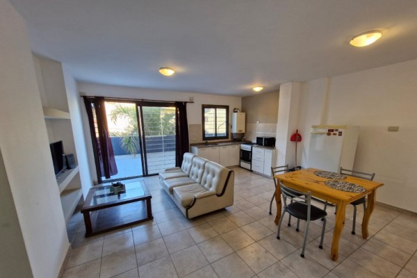 DEPARTAMENTO CENTRICO - UN DORMITORIO CON BALCON-PISCINA-COCHERA