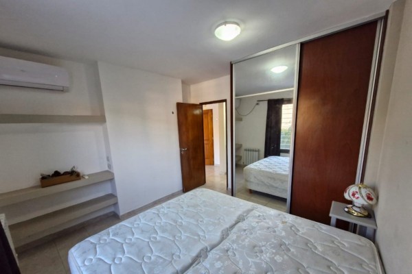 DEPARTAMENTO CENTRICO - UN DORMITORIO CON BALCON-PISCINA-COCHERA