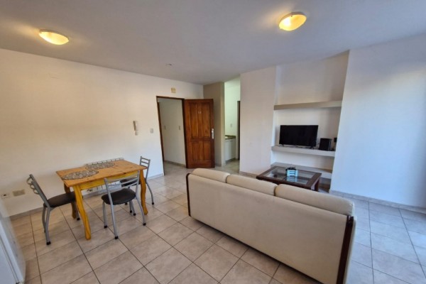 DEPARTAMENTO CENTRICO - UN DORMITORIO CON BALCON-PISCINA-COCHERA