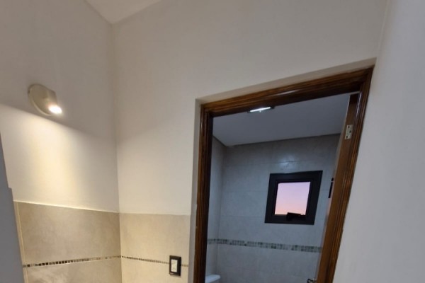 DEPARTAMENTO UN DORMITORIO CON TERRAZA, COCHERA, PISCINA Y QUINCHO