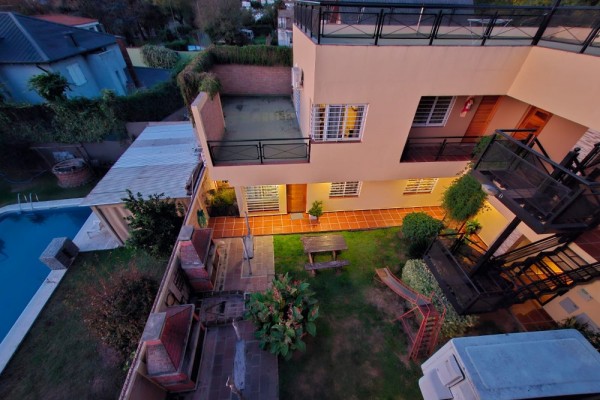 DEPARTAMENTO UN DORMITORIO CON TERRAZA, COCHERA, PISCINA Y QUINCHO