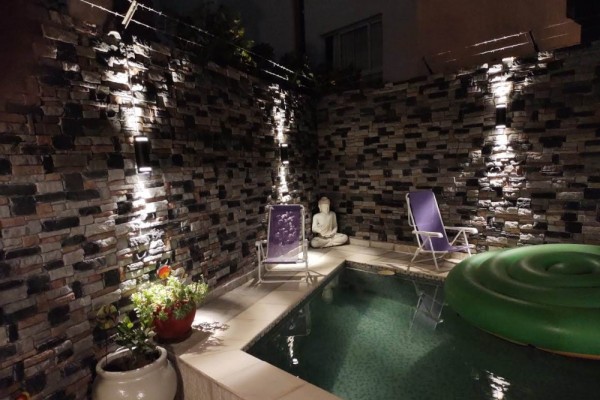 DEPARTAMENTO CENTRICO. UN DORMITORIO. PATIO Y PISCINA PROPIOS