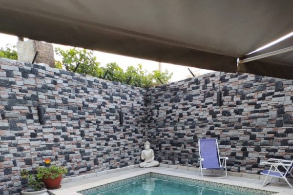 DEPARTAMENTO CENTRICO. UN DORMITORIO. PATIO Y PISCINA PROPIOS
