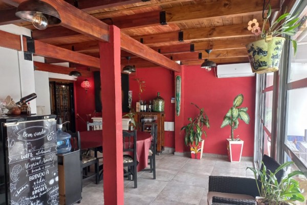 DEPARTAMENTO CENTRICO. UN DORMITORIO. PATIO Y PISCINA PROPIOS