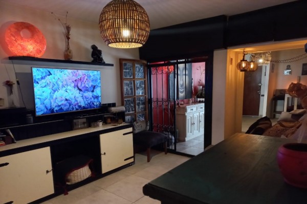 DEPARTAMENTO CENTRICO. UN DORMITORIO. PATIO Y PISCINA PROPIOS